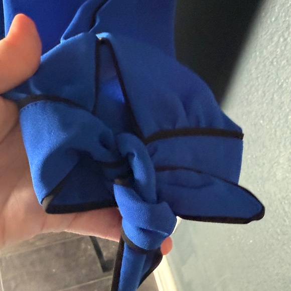 H&M Elegant Blue V-Neck Dress - Picture 3 of 6